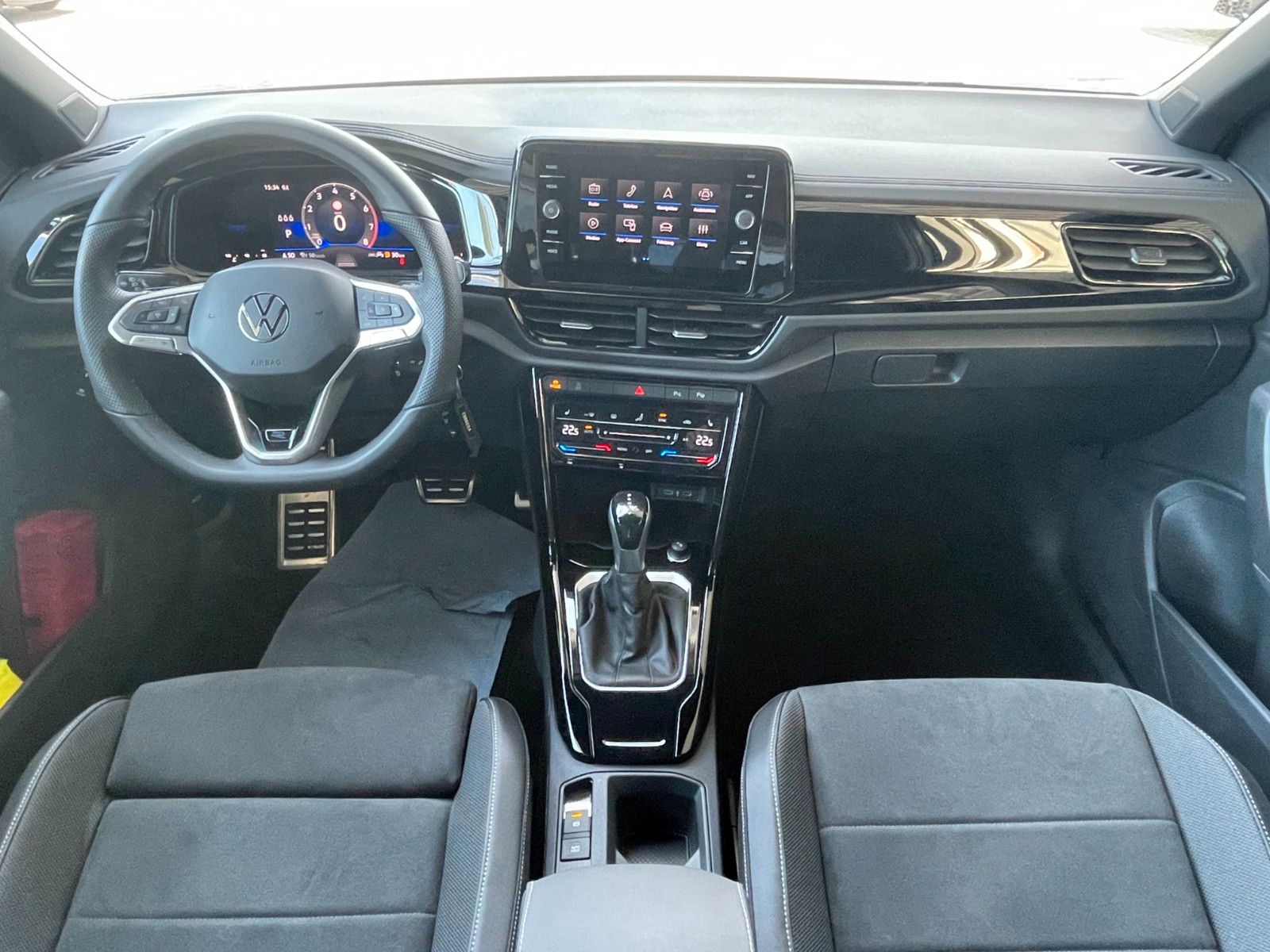Fahrzeugabbildung Volkswagen T-Roc 1.5 TSI OPF DSG R-Line