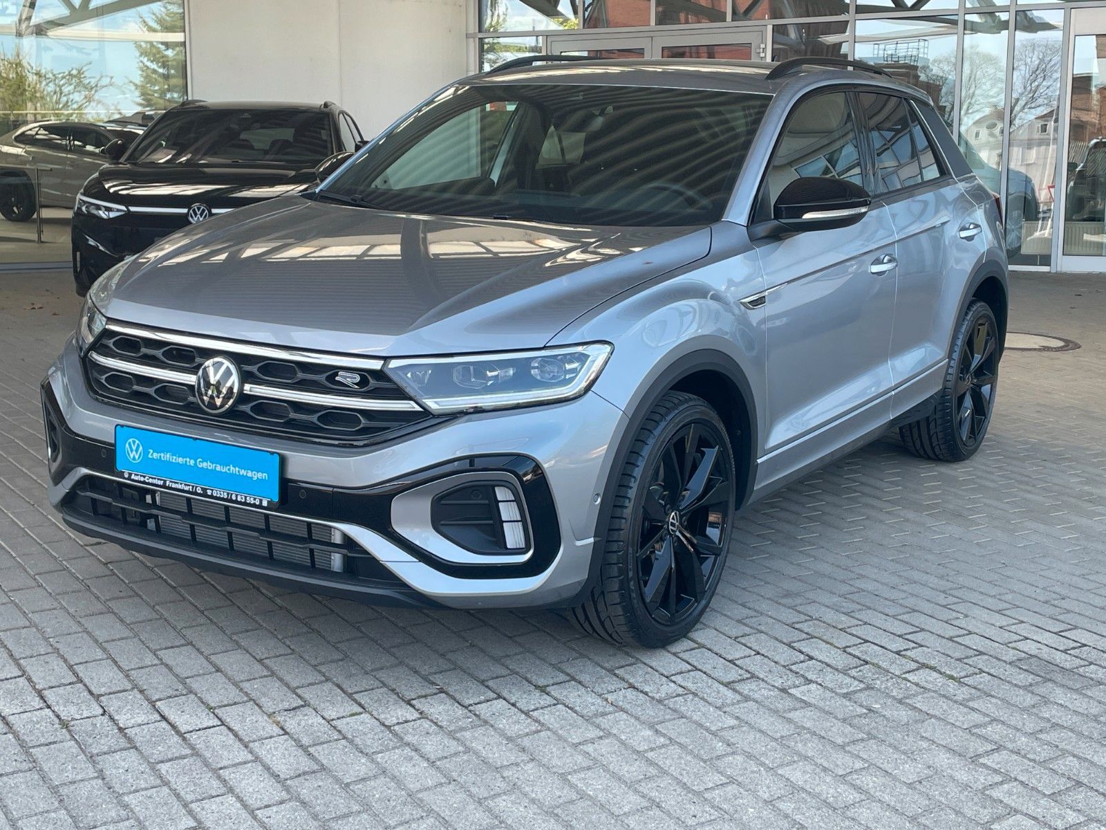 Fahrzeugabbildung Volkswagen T-Roc 1.5 TSI OPF DSG R-Line