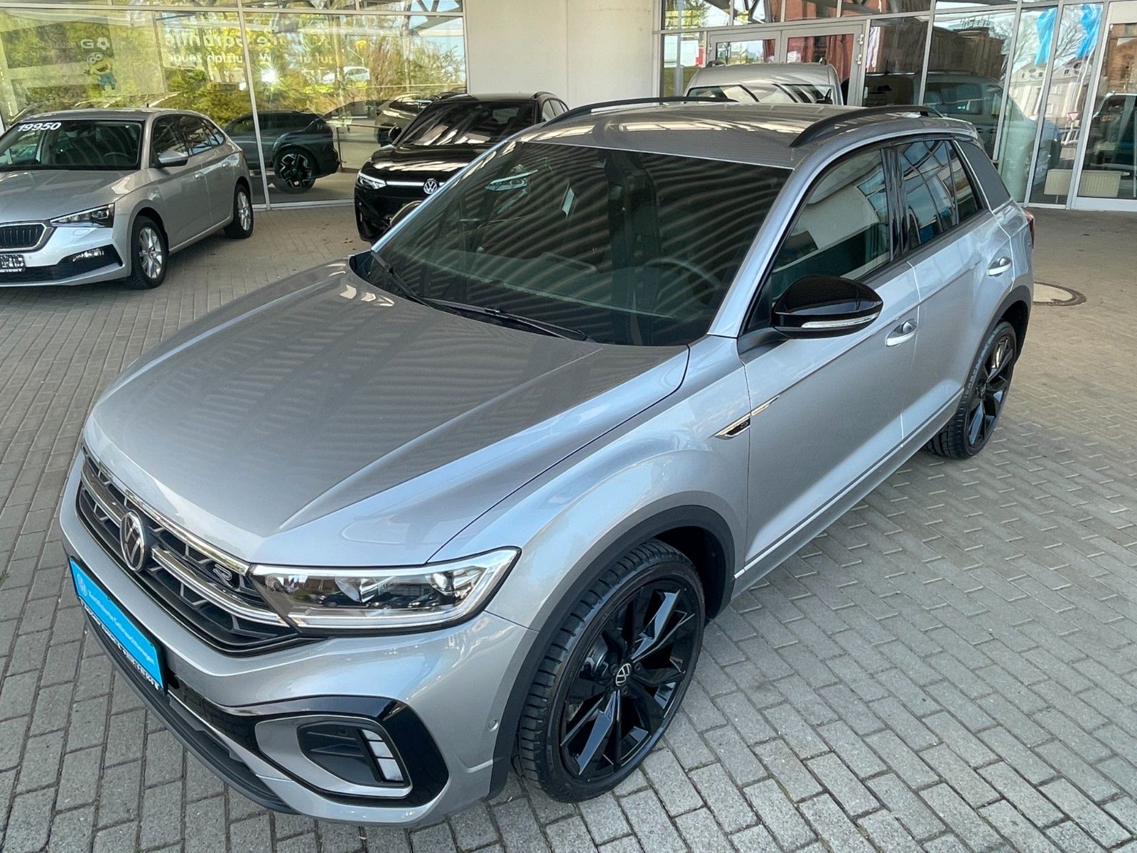 Fahrzeugabbildung Volkswagen T-Roc 1.5 TSI OPF DSG R-Line