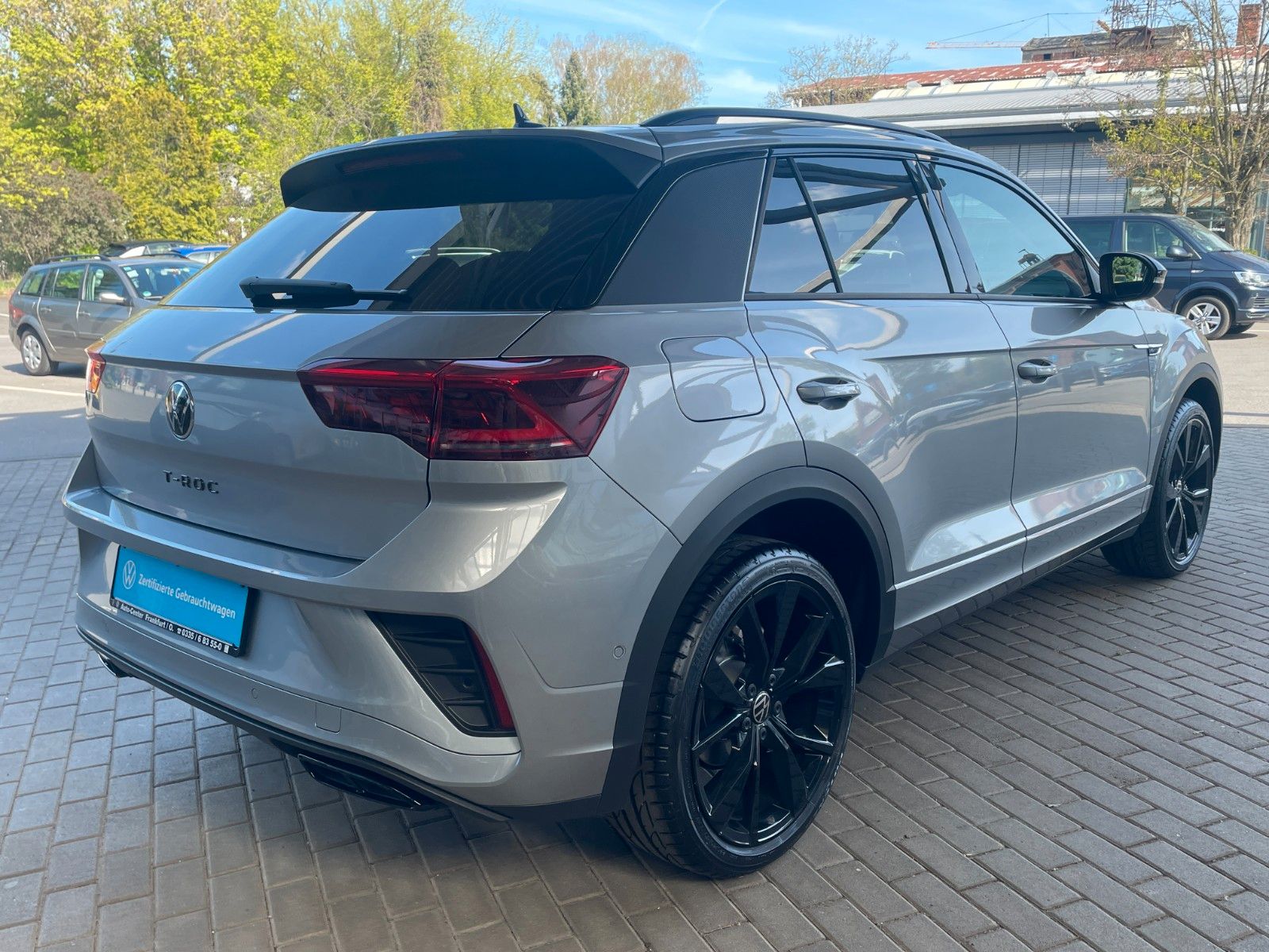 Fahrzeugabbildung Volkswagen T-Roc 1.5 TSI OPF DSG R-Line