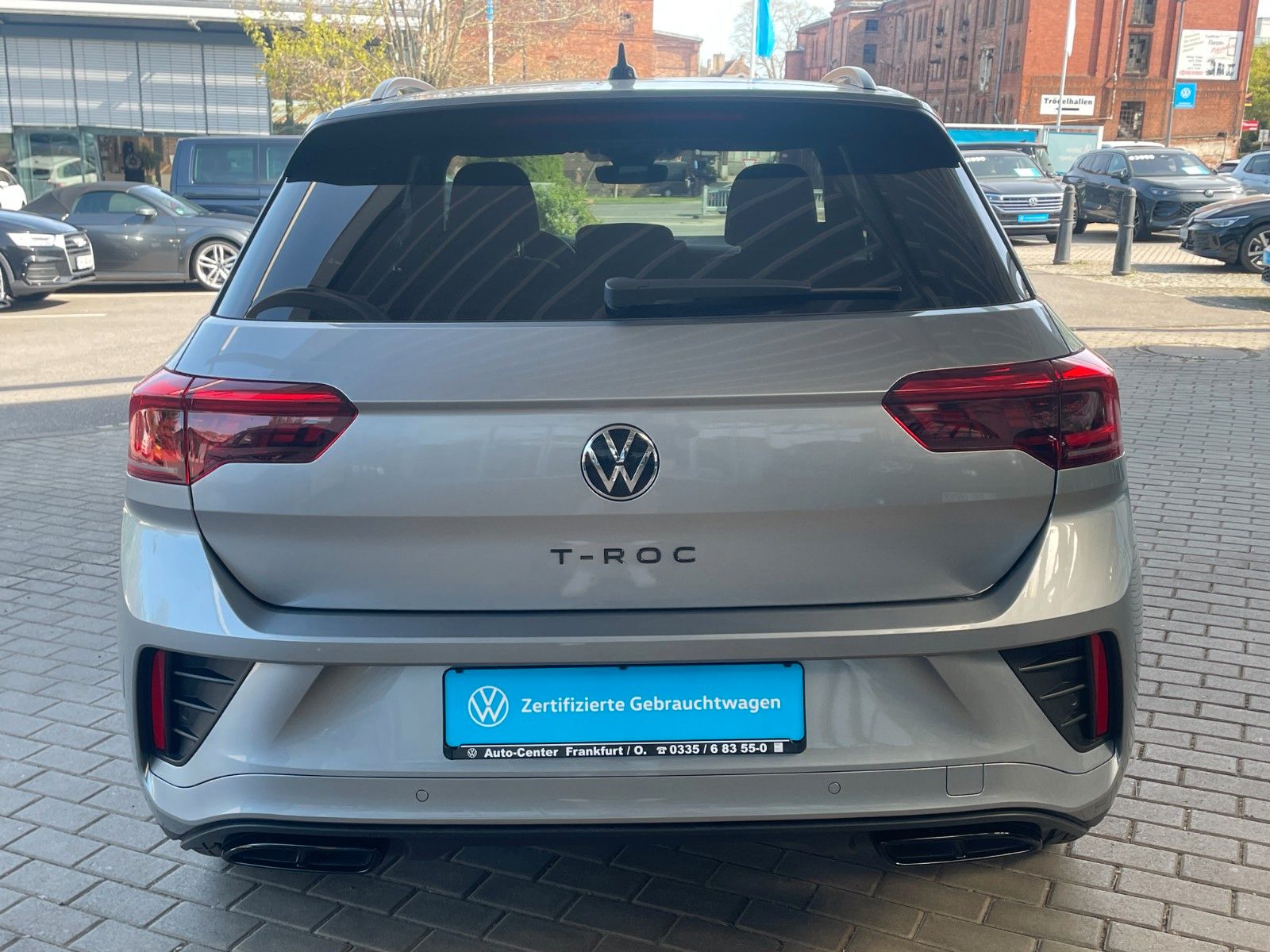 Fahrzeugabbildung Volkswagen T-Roc 1.5 TSI OPF DSG R-Line