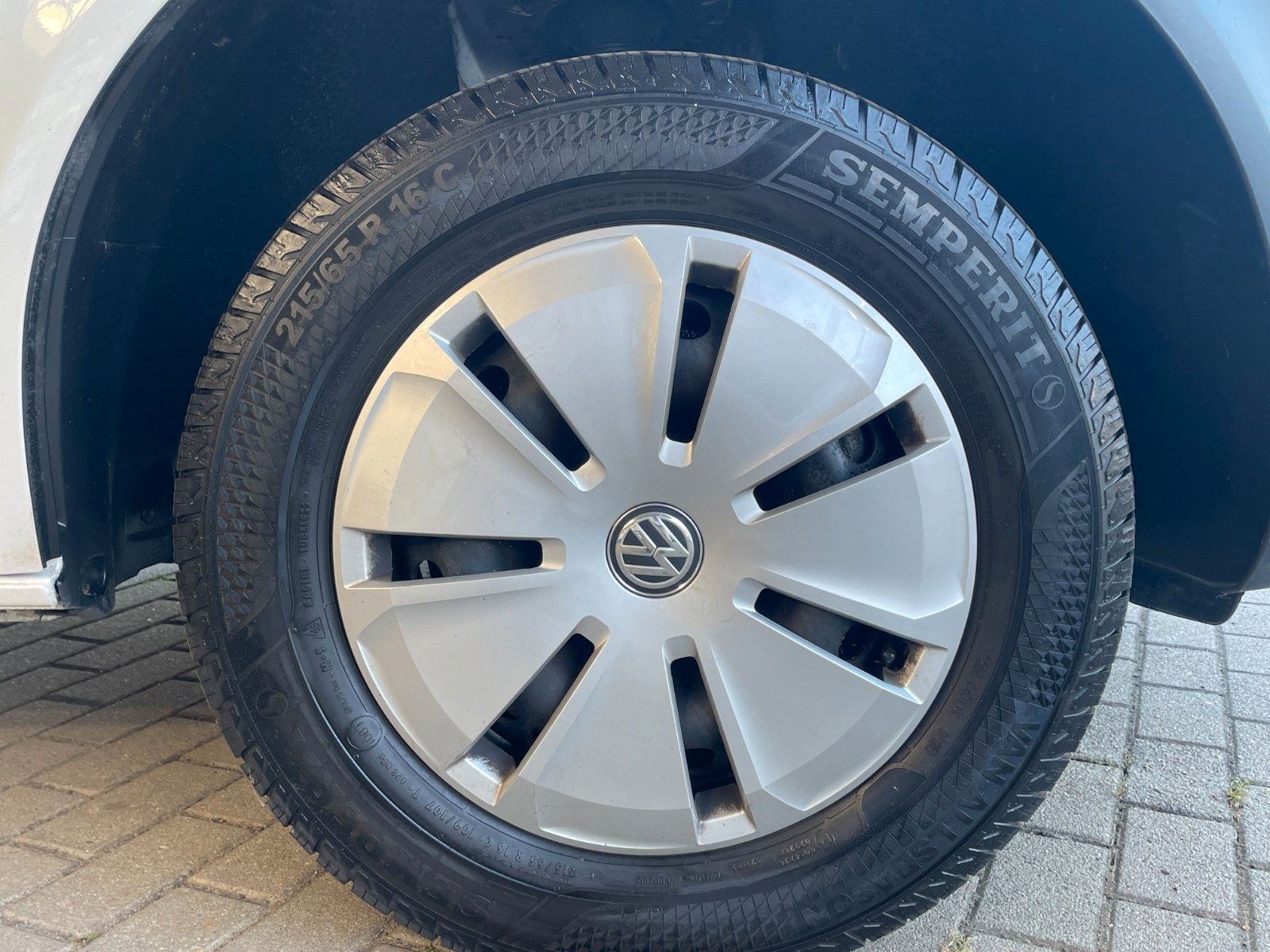 Fahrzeugabbildung Volkswagen T6.1 Transporter Pritsche Doppelkabine