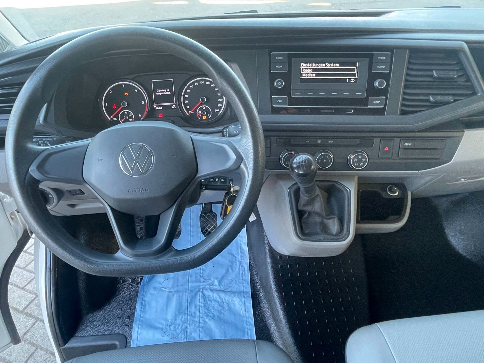 Fahrzeugabbildung Volkswagen T6.1 Transporter Pritsche Doppelkabine