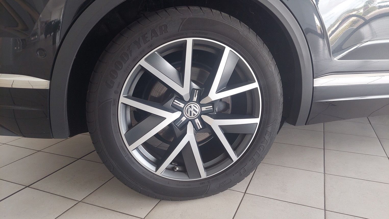 Fahrzeugabbildung Volkswagen Touareg 3.0 V6 TDI Atmosphere 4Motion *Luftfed.*