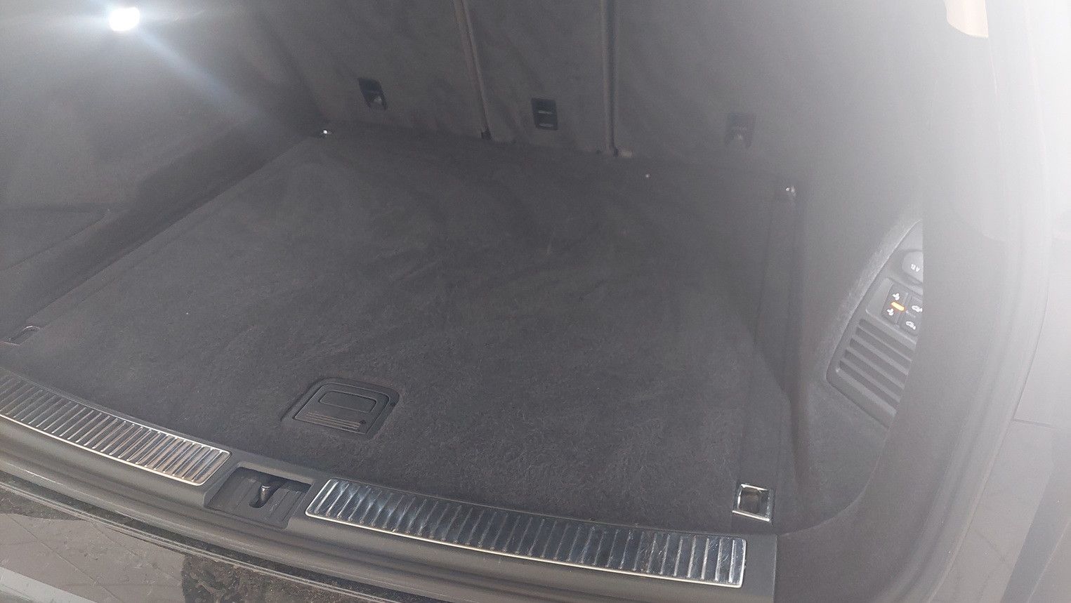 Fahrzeugabbildung Volkswagen Touareg 3.0 V6 TDI Atmosphere 4Motion *Luftfed.*