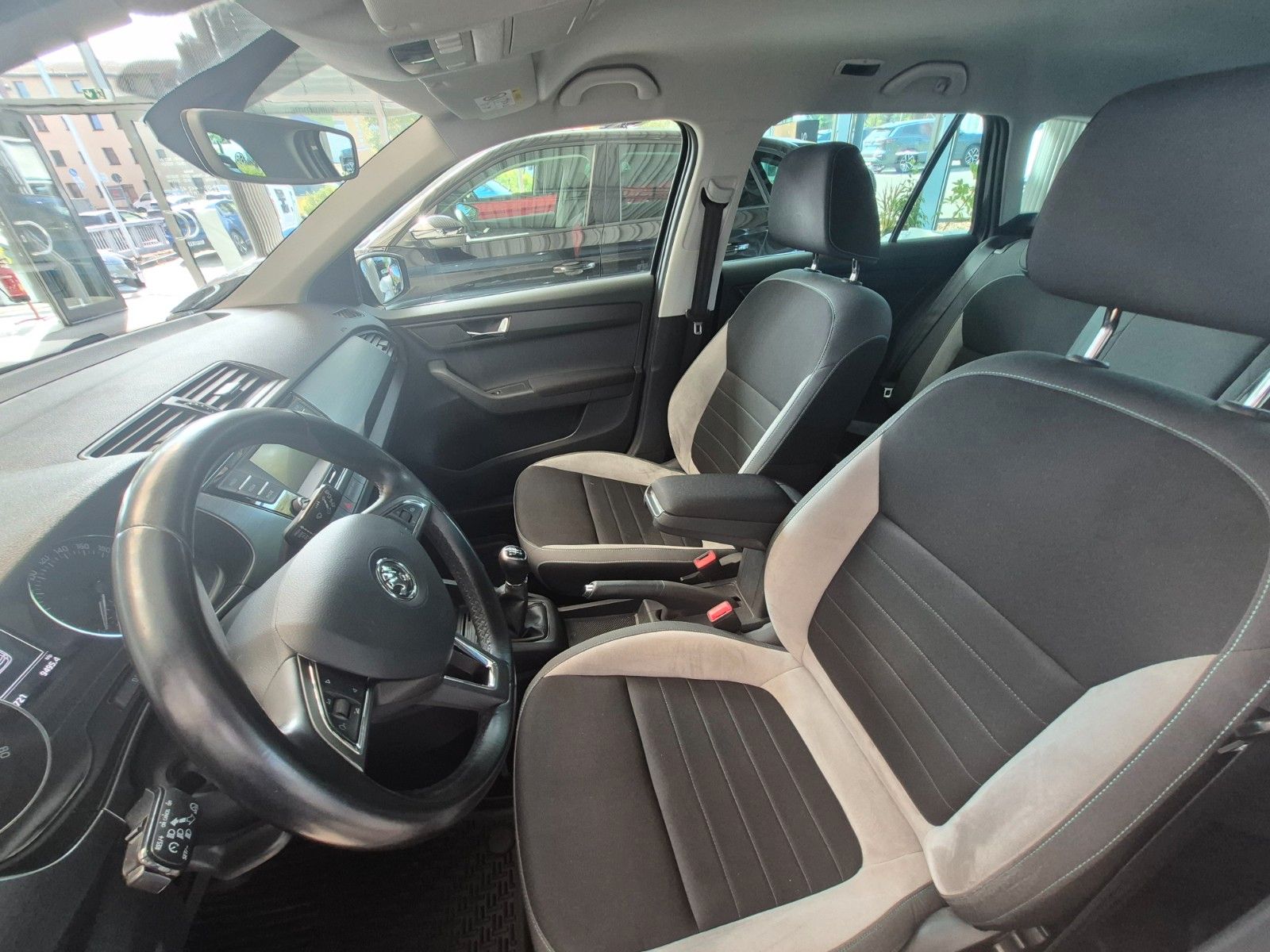 Fahrzeugabbildung SKODA Fabia Combi 1.2 TSI Joy *Allwetterreifen*