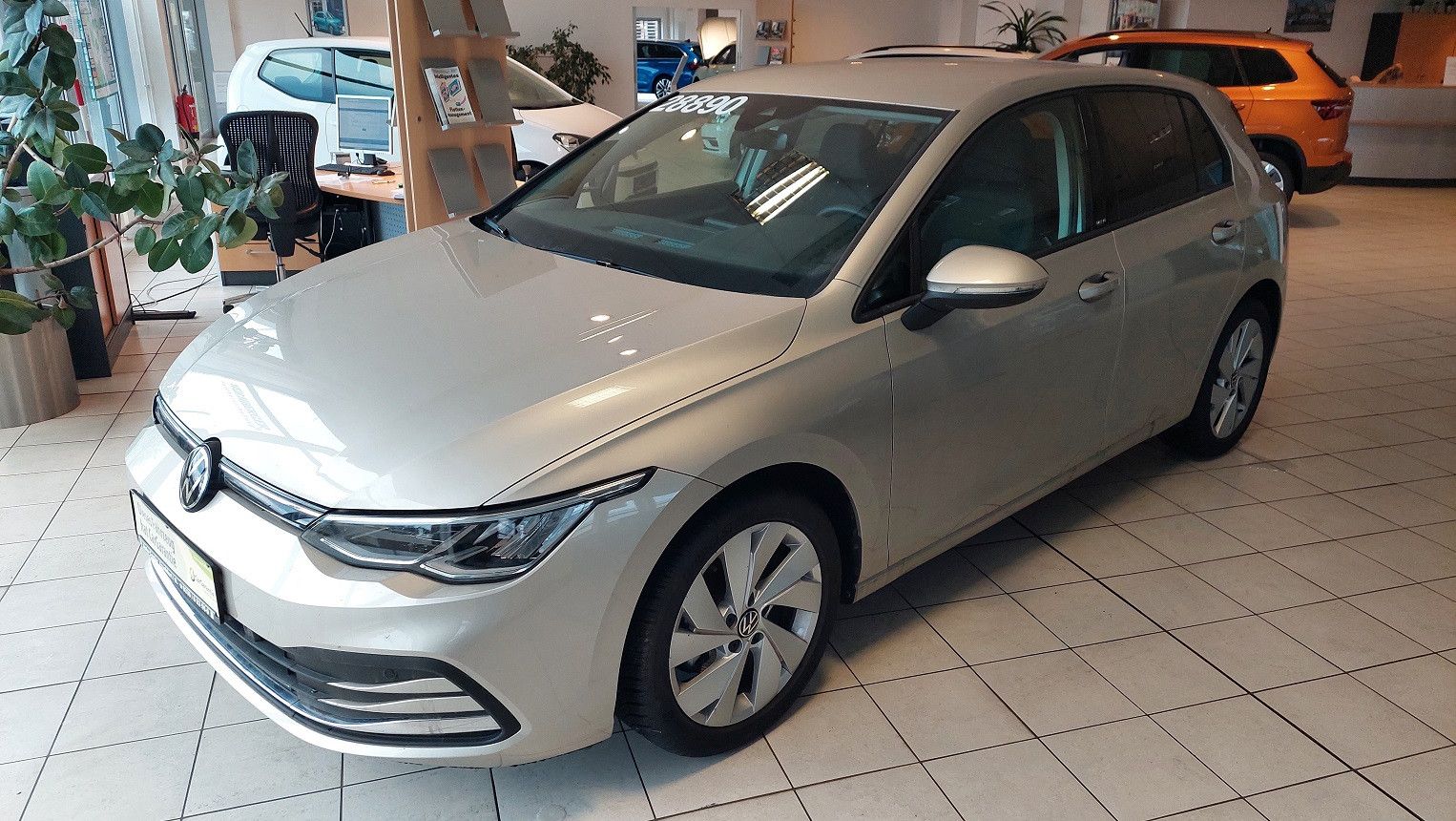Fahrzeugabbildung Volkswagen Golf VIII 1.5 TSI Move