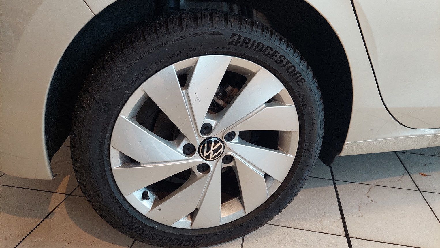 Fahrzeugabbildung Volkswagen Golf VIII 1.5 TSI Move