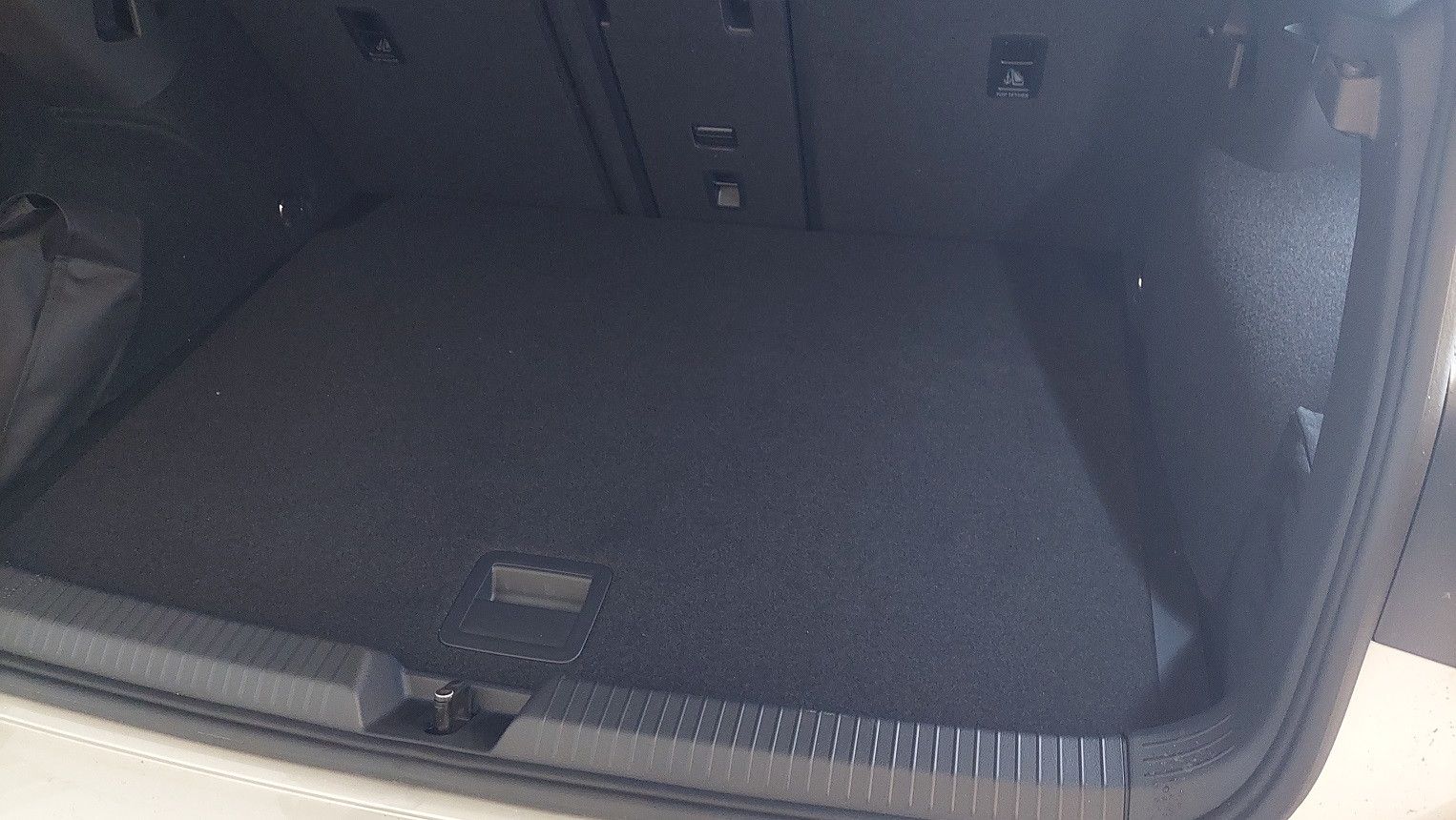 Fahrzeugabbildung Volkswagen Golf VIII 1.5 TSI Move