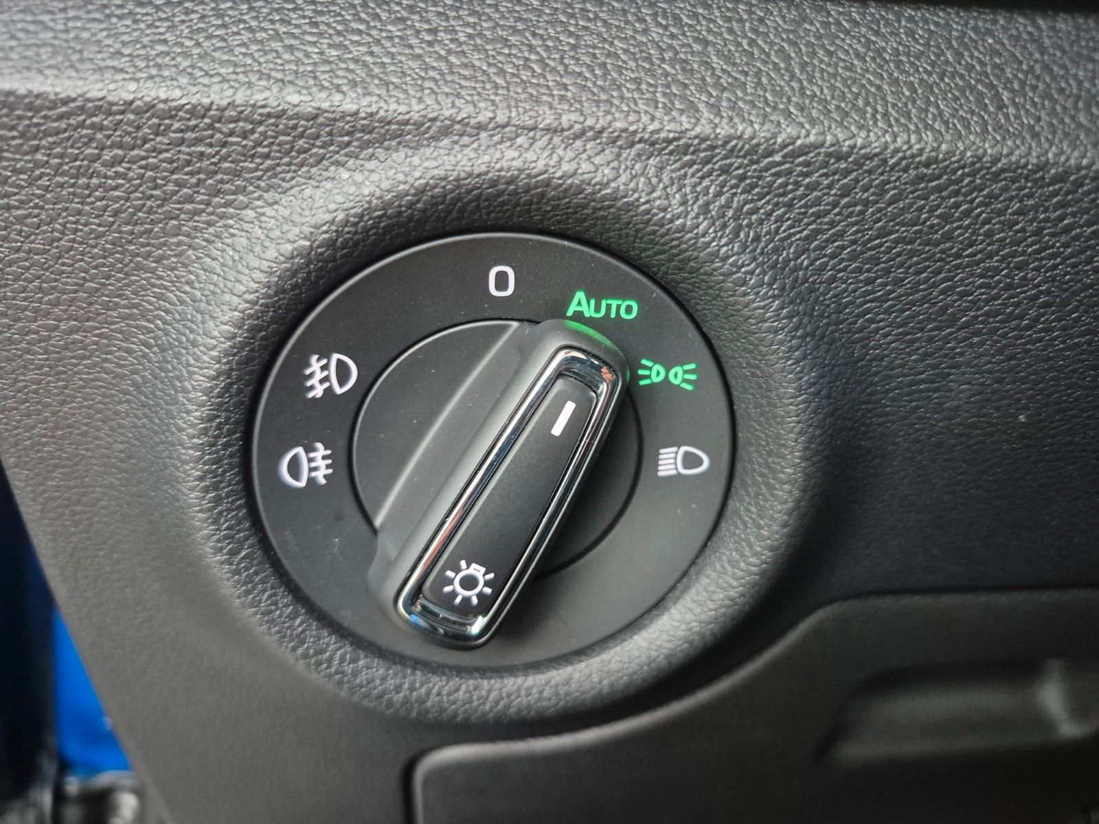 Fahrzeugabbildung SKODA Scala 1.0 TSI TOUR *inkl. Winterräder*