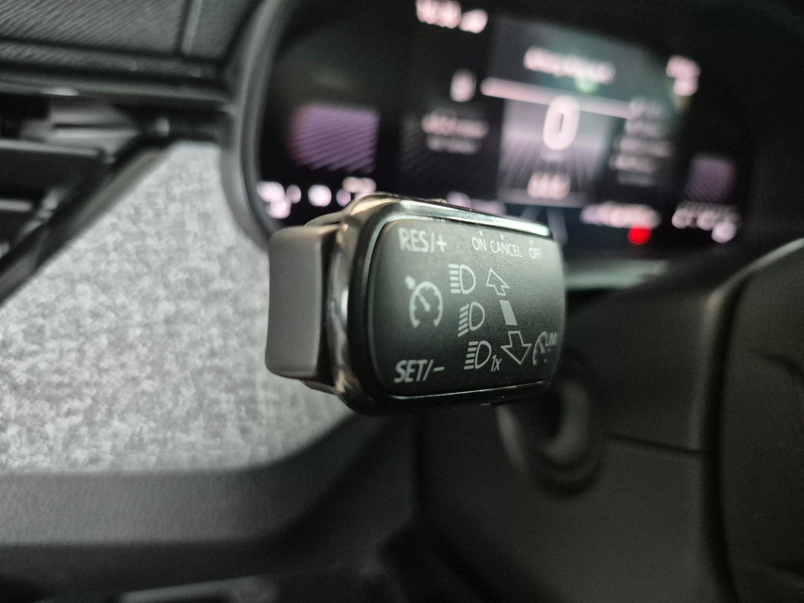 Fahrzeugabbildung SKODA Scala 1.0 TSI TOUR *inkl. Winterräder*