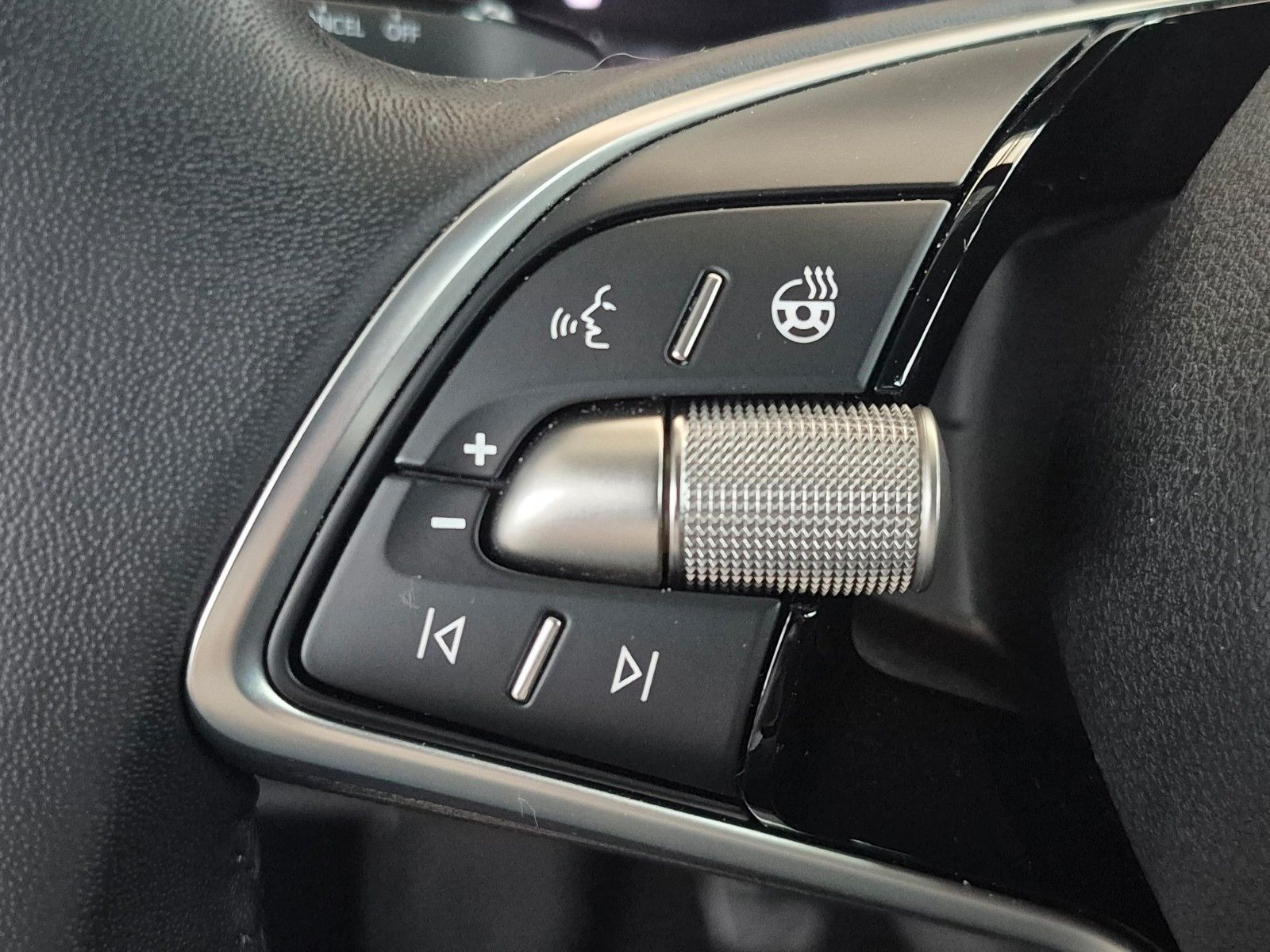 Fahrzeugabbildung SKODA Scala 1.0 TSI TOUR *inkl. Winterräder*