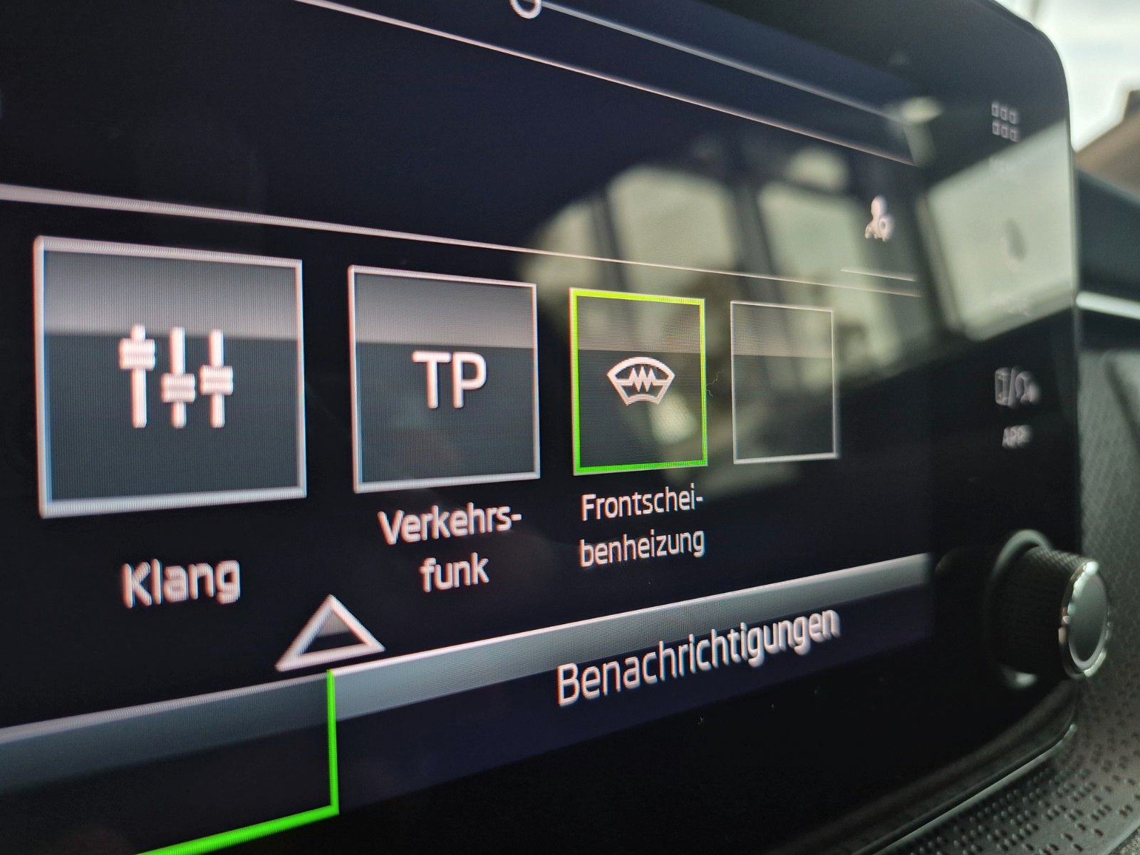 Fahrzeugabbildung SKODA Scala 1.0 TSI TOUR *inkl. Winterräder*