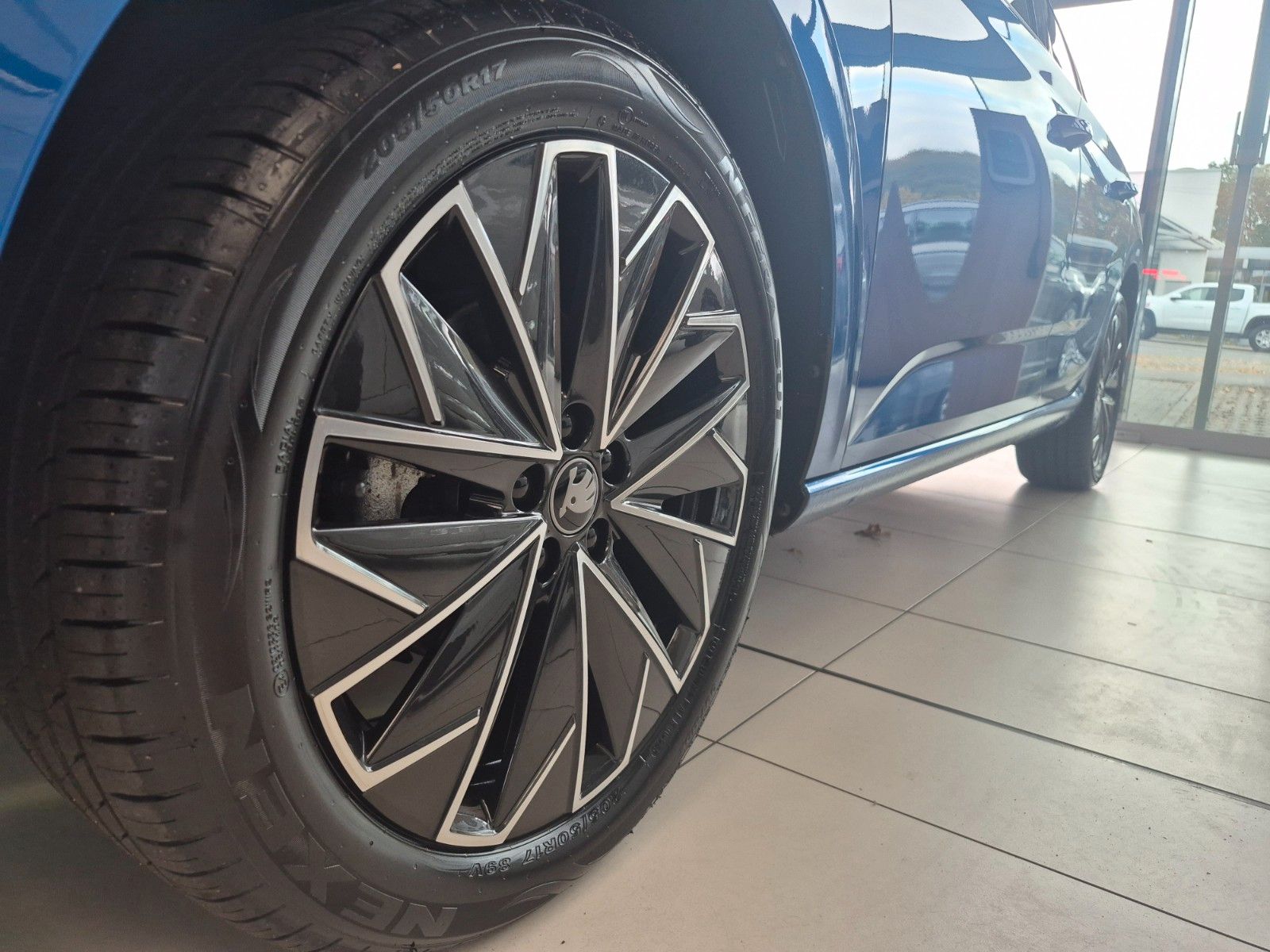 Fahrzeugabbildung SKODA Scala 1.0 TSI TOUR *inkl. Winterräder*