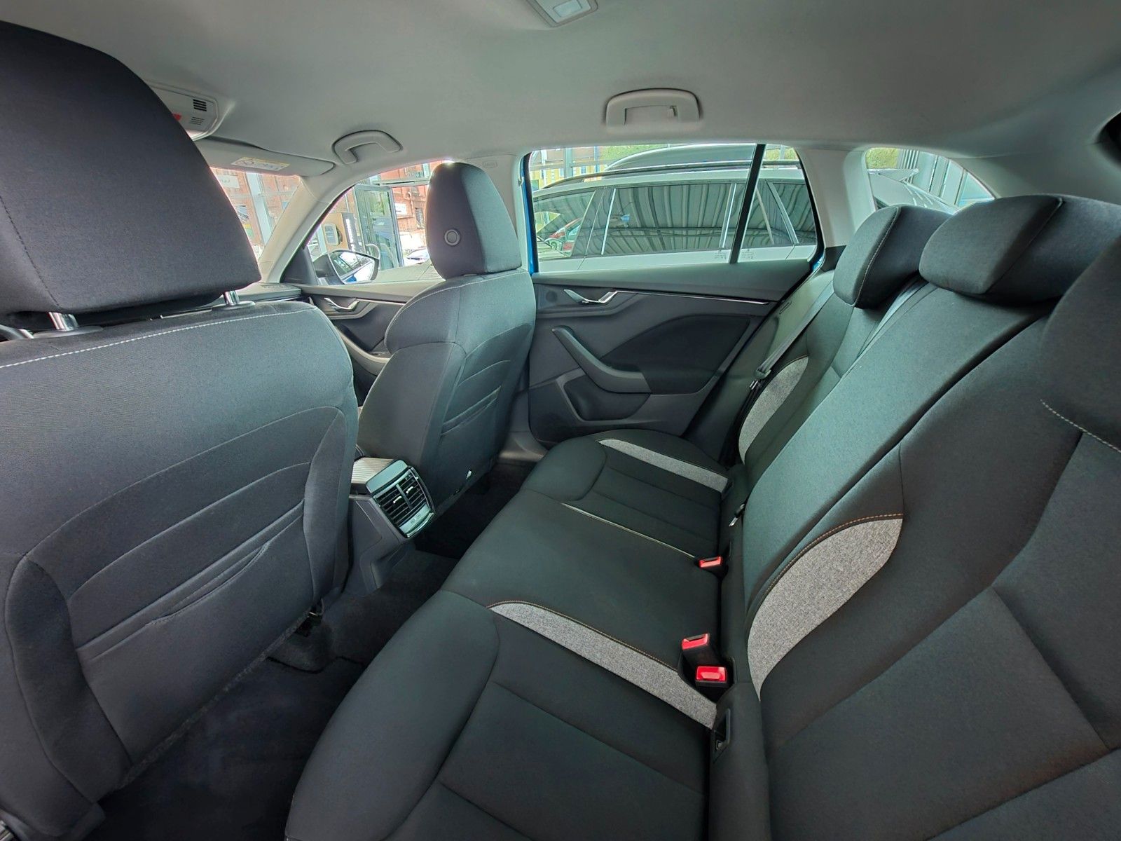 Fahrzeugabbildung SKODA Scala 1.0 TSI TOUR *inkl. Winterräder*
