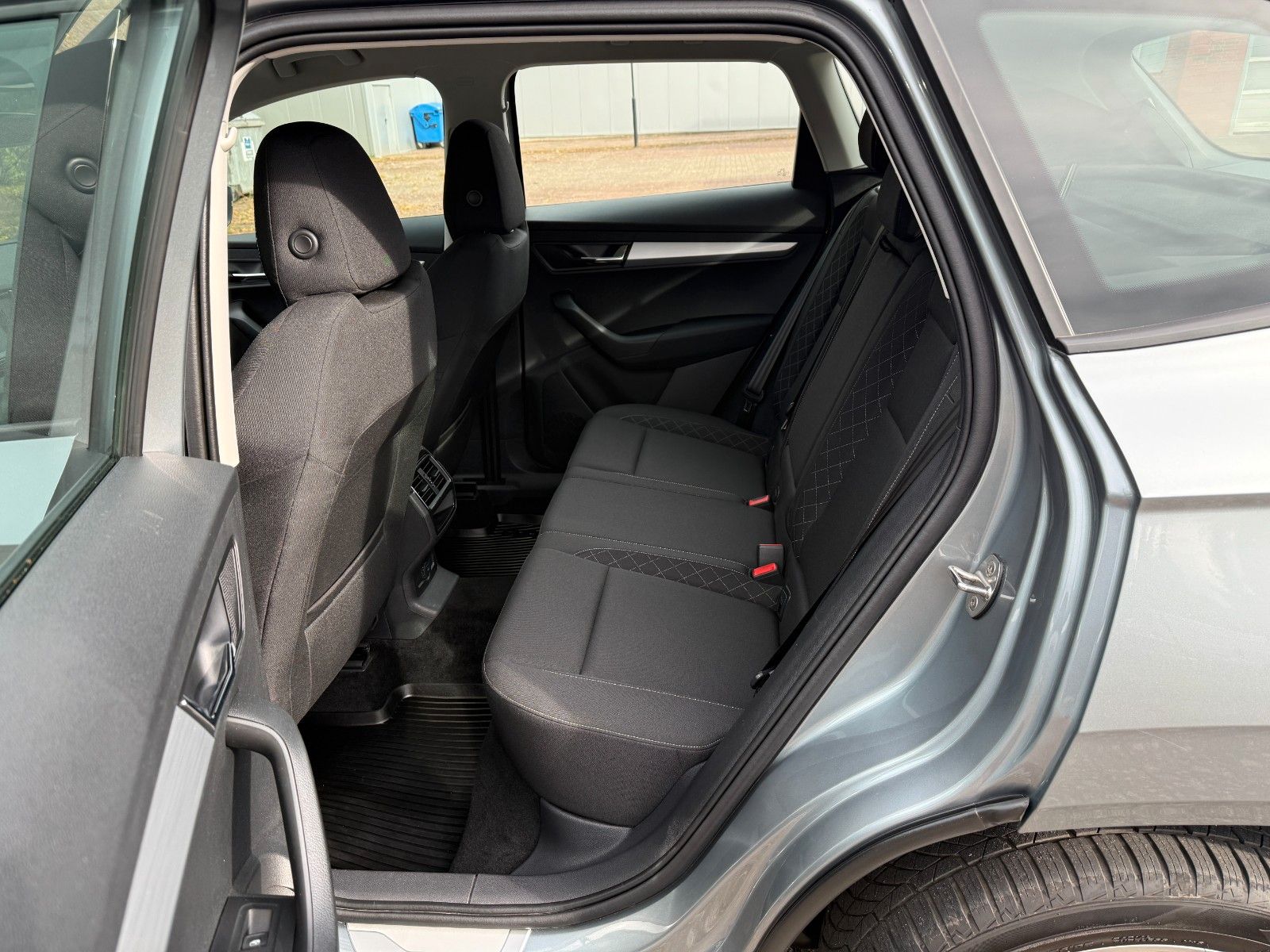 Fahrzeugabbildung SKODA Karoq Ambition *AWR*AHK*