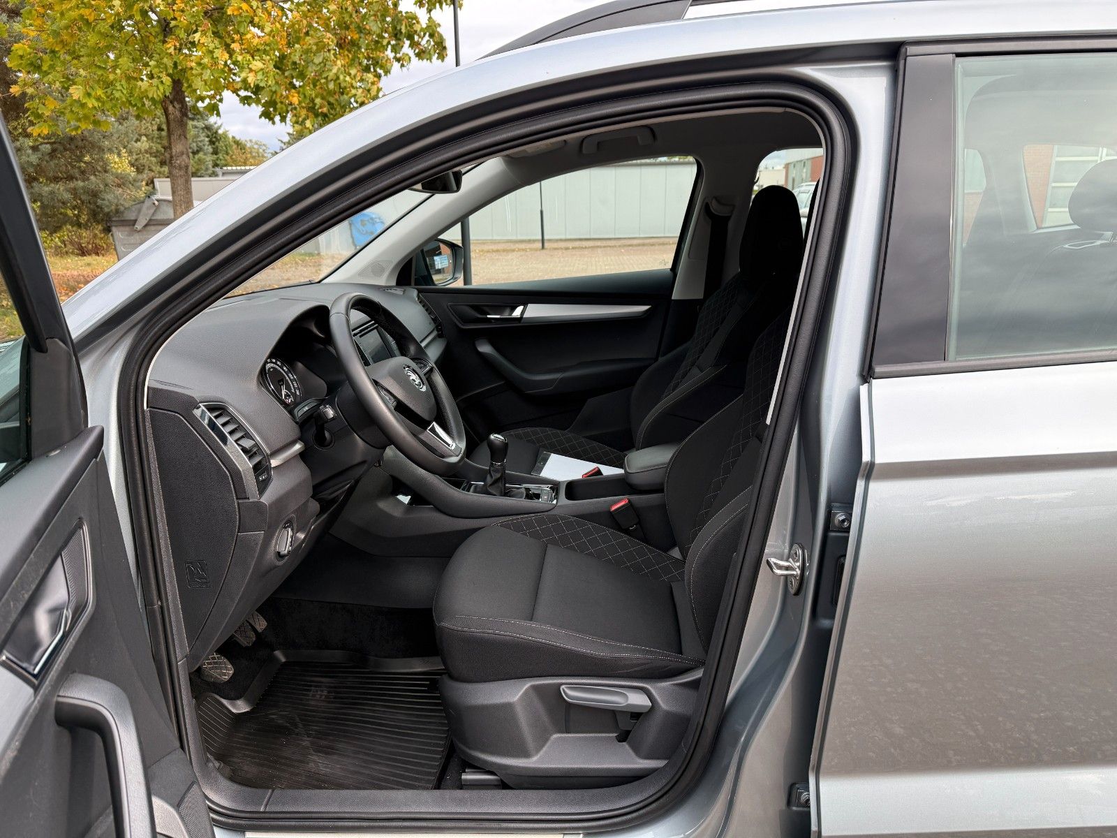 Fahrzeugabbildung SKODA Karoq Ambition *AWR*AHK*