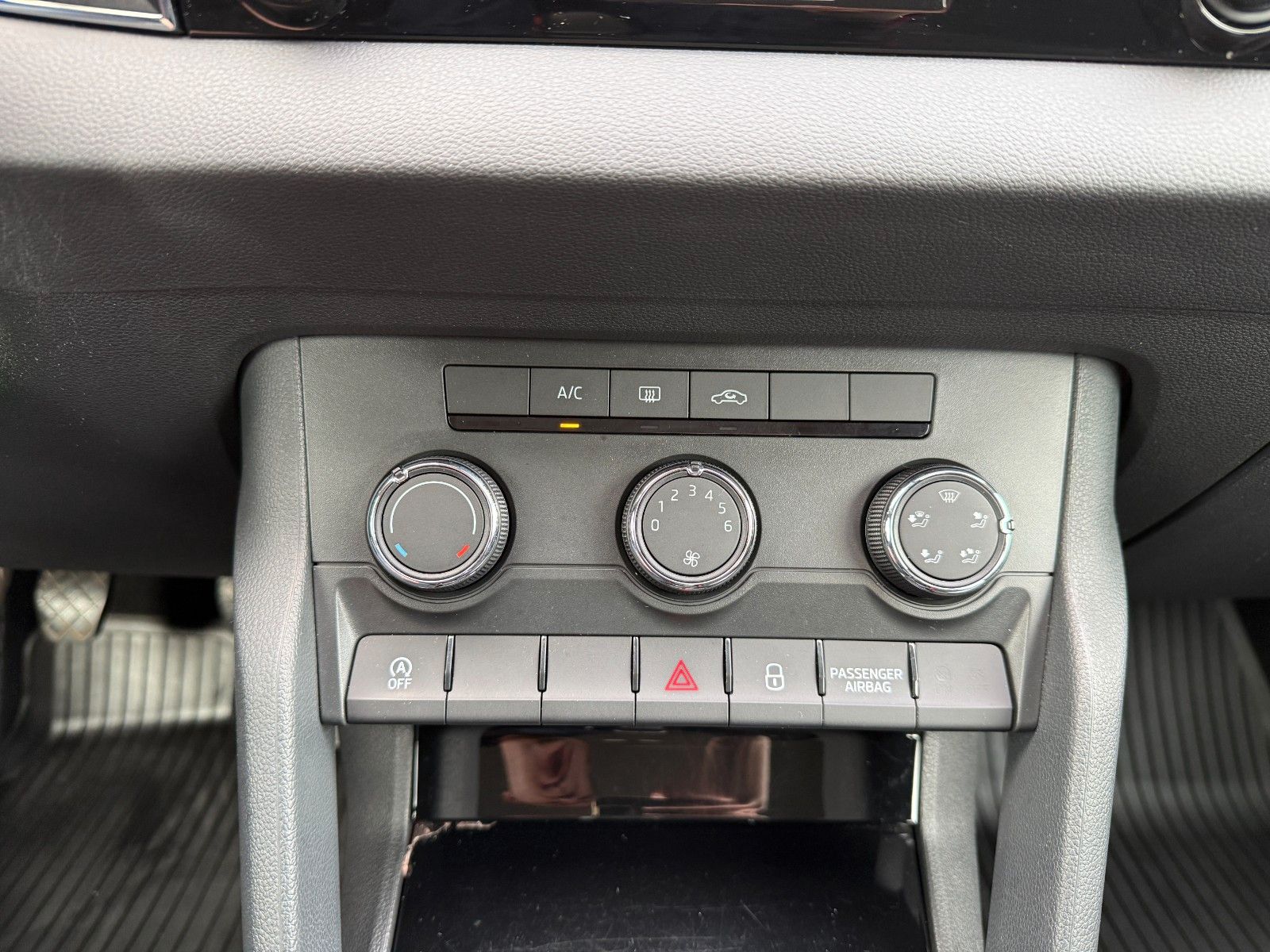 Fahrzeugabbildung SKODA Karoq Ambition *AWR*AHK*