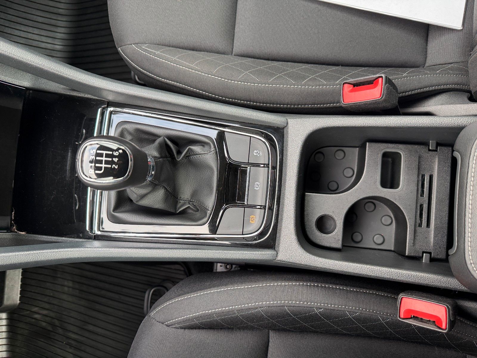 Fahrzeugabbildung SKODA Karoq Ambition *AWR*AHK*