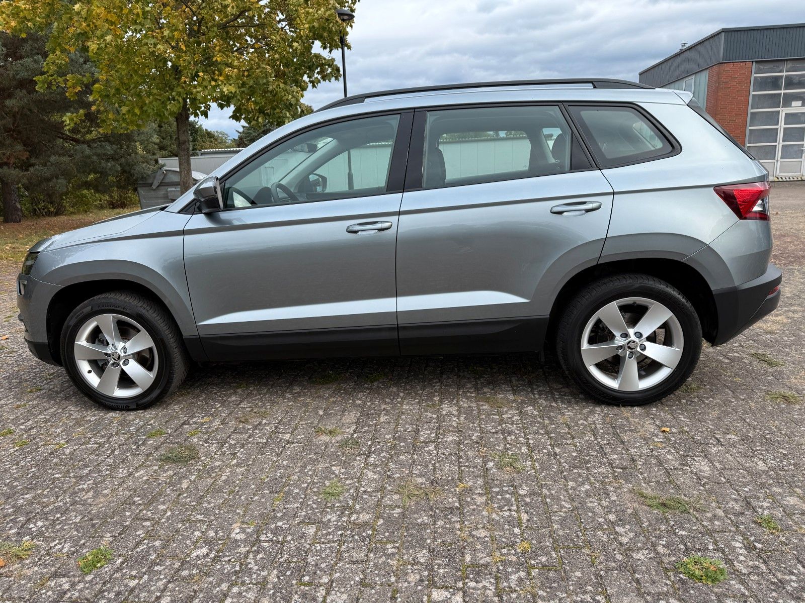 Fahrzeugabbildung SKODA Karoq Ambition *AWR*AHK*