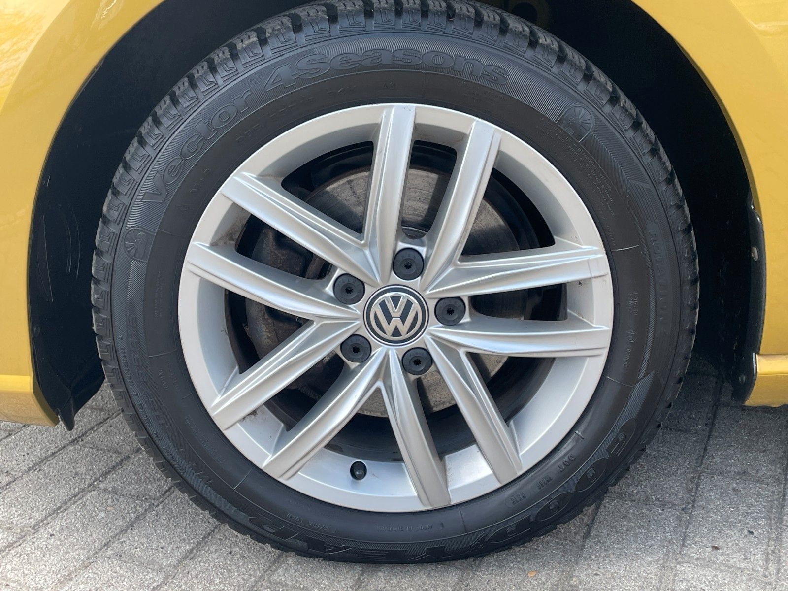 Fahrzeugabbildung Volkswagen Golf 2.0 TDI DSG Comfortline