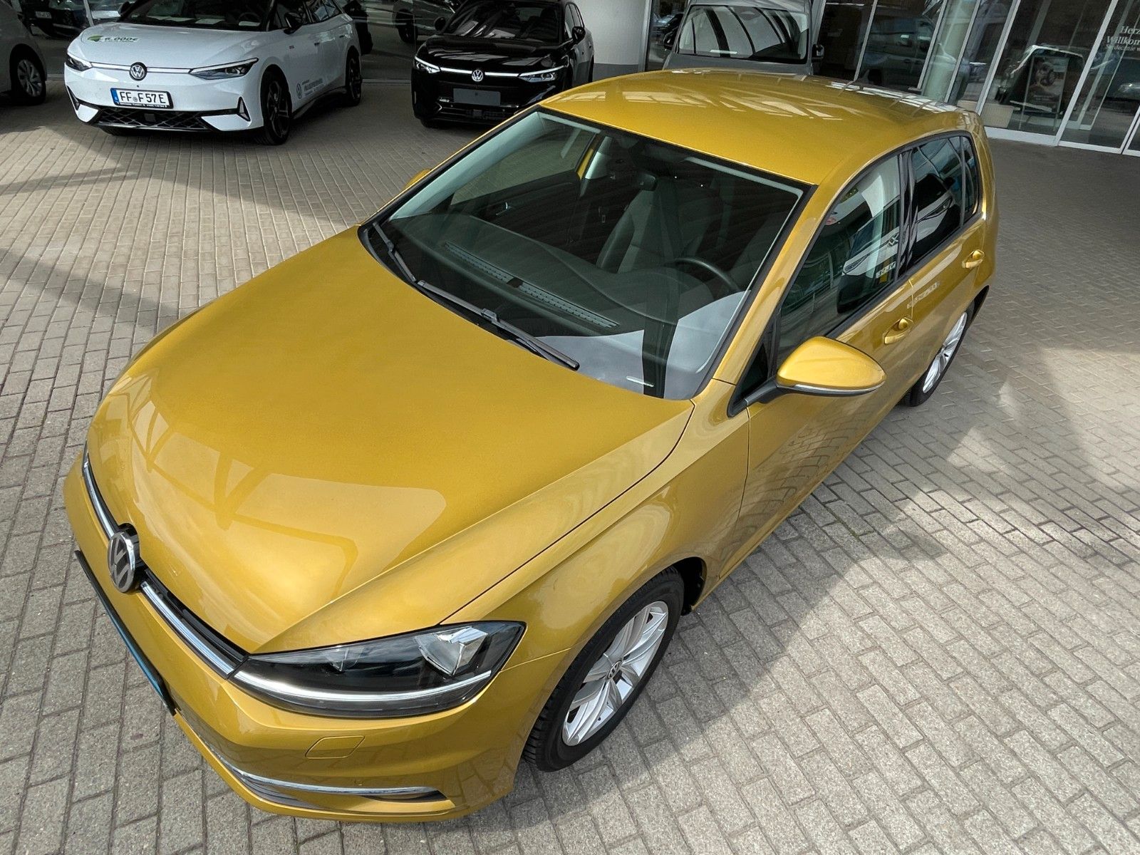 Fahrzeugabbildung Volkswagen Golf 2.0 TDI DSG Comfortline