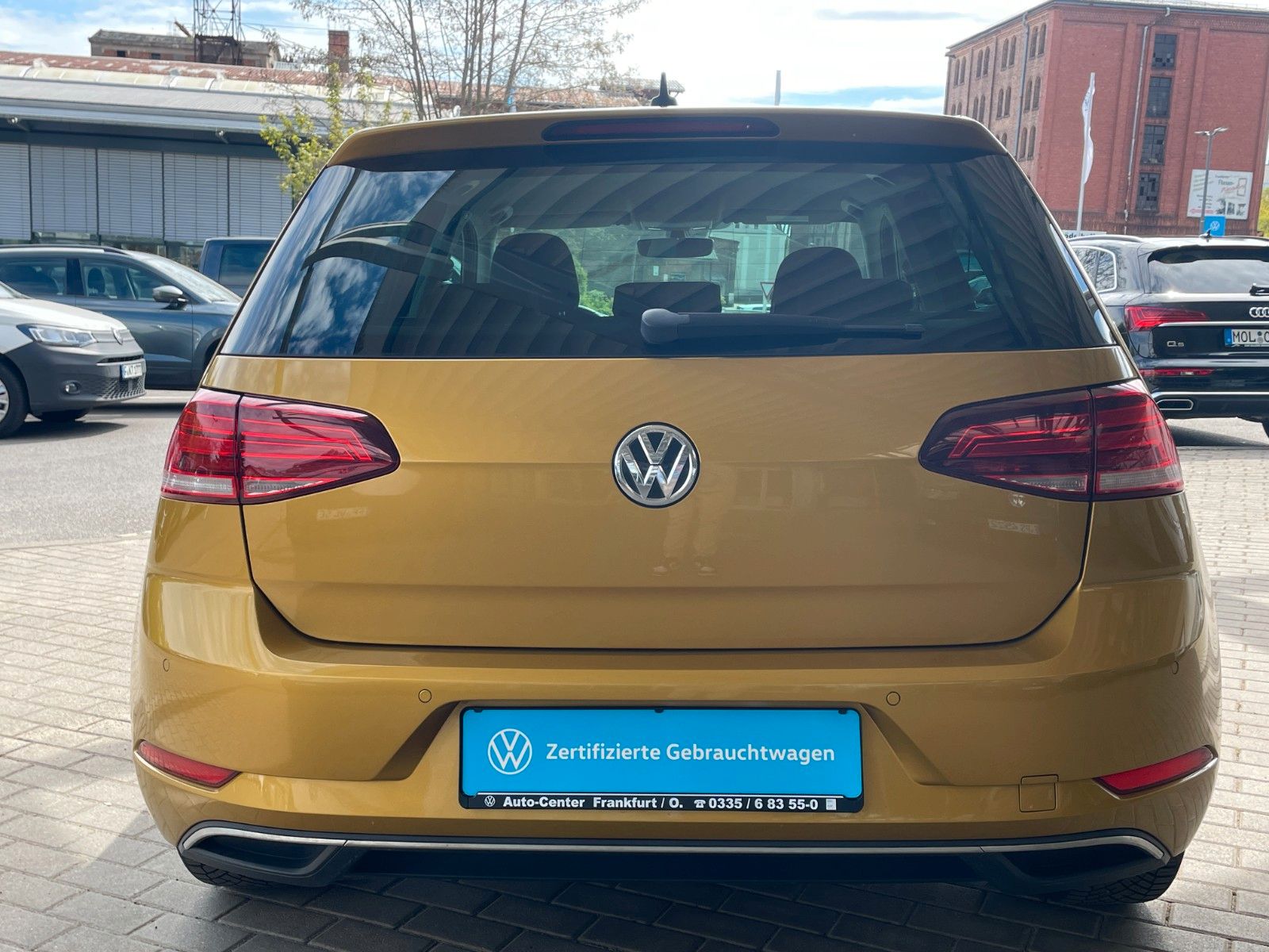 Fahrzeugabbildung Volkswagen Golf 2.0 TDI DSG Comfortline