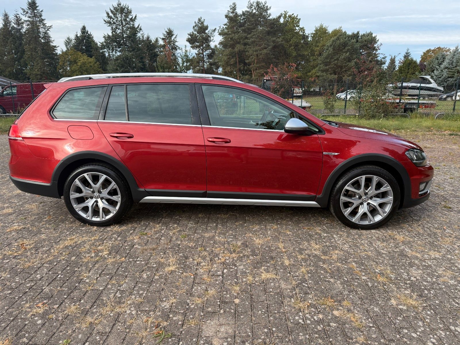 Fahrzeugabbildung Volkswagen Alltrack Variant*WKR*Dachträger*SH*Kamera