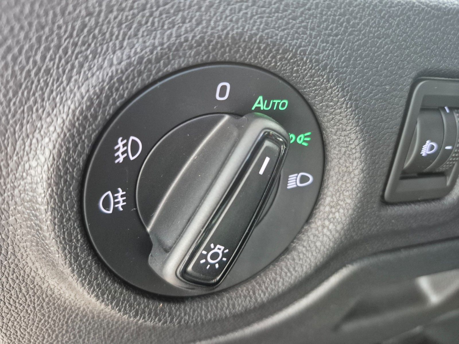 Fahrzeugabbildung SKODA Fabia 1.0 TSI Ambition *Navigationssystem*