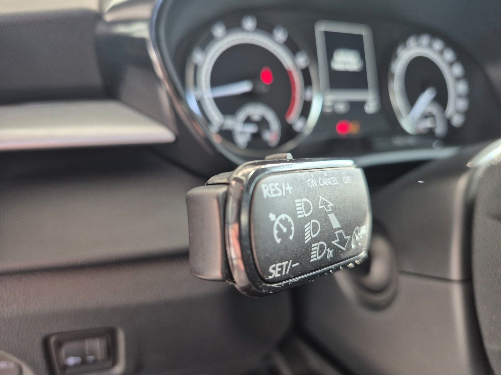 Fahrzeugabbildung SKODA Fabia 1.0 TSI Ambition *Navigationssystem*