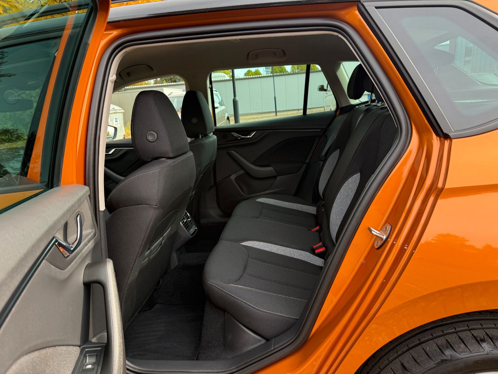 Fahrzeugabbildung SKODA Kamiq Selection*Kamera*WKR*Automatik*
